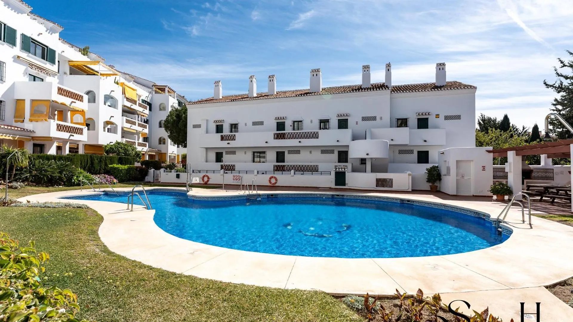 Poolside 2 Bedroom Retreat Benalmádena 0*,  Espanha