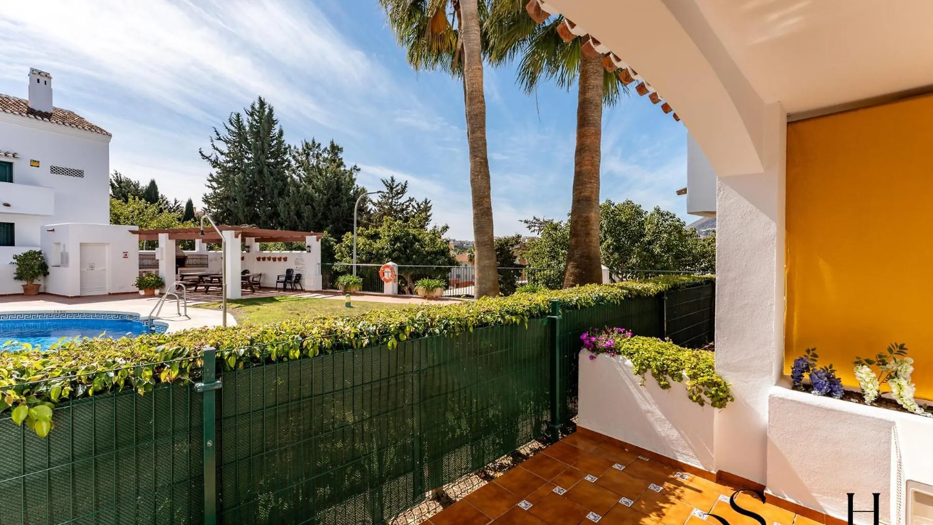 Poolside 2 Bedroom Retreat بينالماذينا إسبانيا