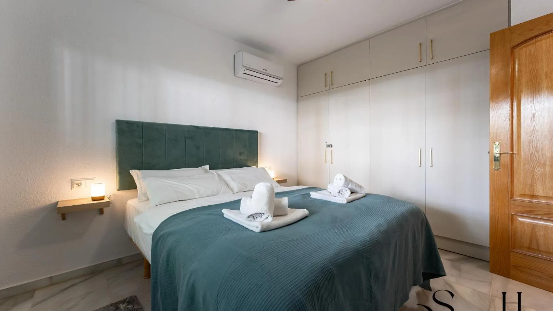 Poolside 2 Bedroom Retreat بينالماذينا 0*,