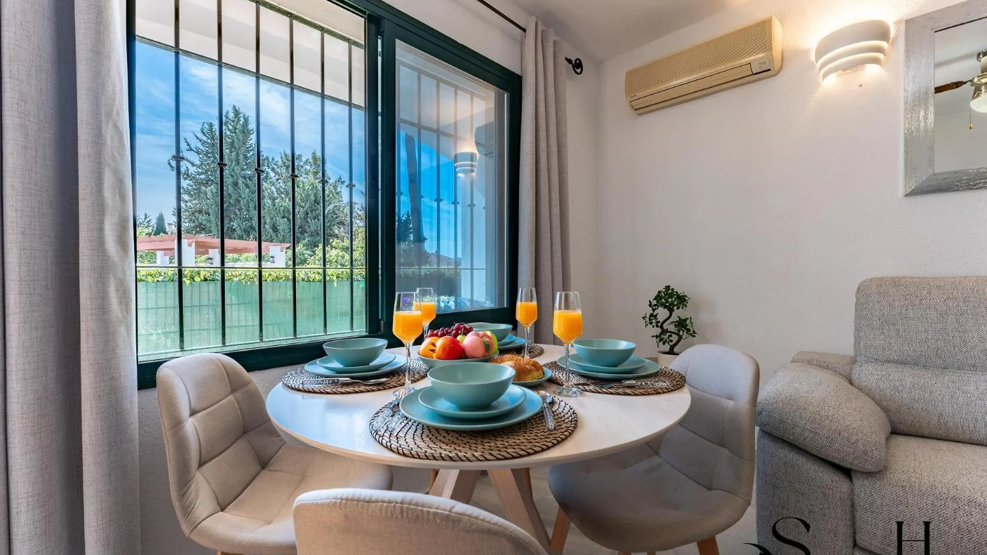 Poolside 2 Bedroom Retreat بينالماذينا إسبانيا